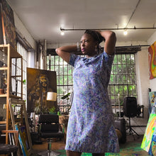 Load image into Gallery viewer, 1950's Vintage Cotton Voile Purple Paisley Print House Dress Size L