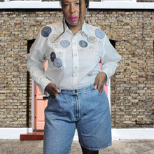 Load image into Gallery viewer, 90s Vintage Get Lucky White Button Up Shirt Size L