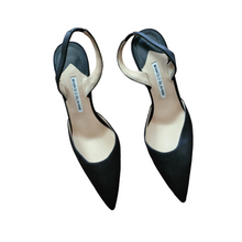 Load image into Gallery viewer, MANOLO BLAHNIK CAROLYNE BLACK SATIN LOW HEEL POINTY TOE SLINGBACK PUMPS PREOWNED DESIGNER SHOS LUCILLE GOLDEN VINTAGE