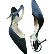 Load image into Gallery viewer, MANOLO BLAHNIK CAROLYNE BLACK SATIN LOW HEEL POINTY TOE SLINGBACK PUMPS PREOWNED DESIGNER SHOS LUCILLE GOLDEN VINTAGE