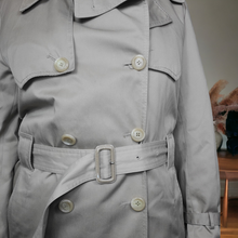 Load image into Gallery viewer, Vintage Trenchcoat Gender Neutral Tan Size L