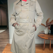 Load image into Gallery viewer, Vintage Trenchcoat Gender Neutral Tan Size L