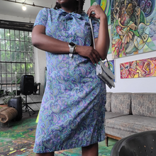 Load image into Gallery viewer, 1950's Vintage Cotton Voile Purple Paisley Print House Dress Size L
