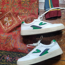 Load image into Gallery viewer, 1990s Vintage Dona Jean Embroidered Midi Skirt Size S