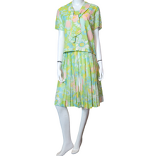 Load image into Gallery viewer, 1960's Vintage Pleated Skirt Set Size M