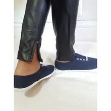 Load image into Gallery viewer, Online Vintage Shop, Vintage Clothing Boutique, Vintage, Women's Clothing, Seconhand, Distressed Vintage Designs, Sustainable Fashion