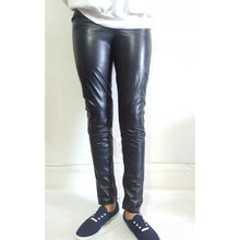 Load image into Gallery viewer, Online Vintage Shop, Vintage Clothing Boutique, Vintage, Women's Clothing, Seconhand, Distressed Vintage Designs, Sustainable Fashion