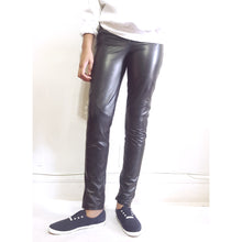 Load image into Gallery viewer, Online Vintage Shop, Vintage Clothing Boutique, Vintage, Women's Clothing, Seconhand, Distressed Vintage Designs, Sustainable Fashion