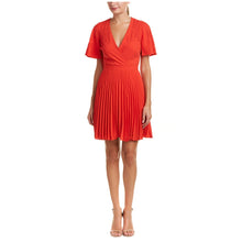 Load image into Gallery viewer, Online Vintage Shop, Vintage Clothing Boutique, Vintage, Women's Clothing, Seconhand, Distressed Vintage Designs, Sustainable Fashion