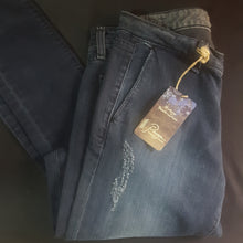 Load image into Gallery viewer, Online Vintage Shop, Vintage Clothing Boutique, Vintage, Women's Clothing, Seconhand, Distressed Vintage Designs, Sustainable Fashion