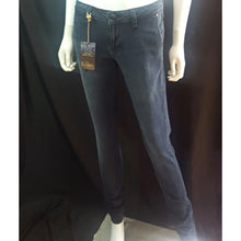 Load image into Gallery viewer, Online Vintage Shop, Vintage Clothing Boutique, Vintage, Women's Clothing, Seconhand, Distressed Vintage Designs, Sustainable Fashion