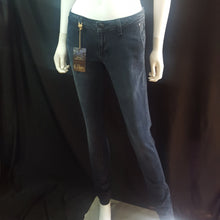 Load image into Gallery viewer, Online Vintage Shop, Vintage Clothing Boutique, Vintage, Women's Clothing, Seconhand, Distressed Vintage Designs, Sustainable Fashion