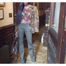 Load image into Gallery viewer, Online Vintage Shop, Vintage Clothing Boutique, Vintage, Women's Clothing, Seconhand, Distressed Vintage Designs, Sustainable Fashion