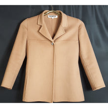 Load image into Gallery viewer, Online Vintage Shop, Vintage Clothing Boutique, Vintage, Women's Clothing, Seconhand, Distressed Vintage Designs, Sustainable Fashion