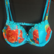 Load image into Gallery viewer, Online Vintage Shop, Vintage Clothing Boutique, Vintage, Women's Clothing, Seconhand, Distressed Vintage Designs, Sustainable Fashion