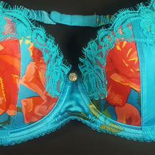 Load image into Gallery viewer, Online Vintage Shop, Vintage Clothing Boutique, Vintage, Women's Clothing, Seconhand, Distressed Vintage Designs, Sustainable Fashion