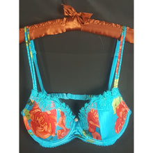 Load image into Gallery viewer, Online Vintage Shop, Vintage Clothing Boutique, Vintage, Women's Clothing, Seconhand, Distressed Vintage Designs, Sustainable Fashion