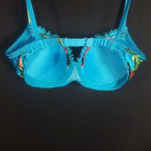 Load image into Gallery viewer, Online Vintage Shop, Vintage Clothing Boutique, Vintage, Women's Clothing, Seconhand, Distressed Vintage Designs, Sustainable Fashion