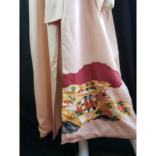 Load image into Gallery viewer, Online Vintage Shop, Vintage Clothing Boutique, Vintage, Women's Clothing, Seconhand, Distressed Vintage Designs, Sustainable Fashion