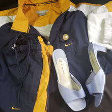 Load image into Gallery viewer, Online Vintage Shop, Vintage Clothing Boutique, Vintage, Women's Clothing, Seconhand, Distressed Vintage Designs, Sustainable Fashion