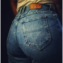 Load image into Gallery viewer, Online Vintage Shop, Vintage Clothing Boutique, Vintage, Women's Clothing, Seconhand, Distressed Vintage Designs, Sustainable Fashion