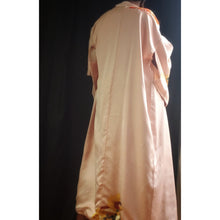 Load image into Gallery viewer, Online Vintage Shop, Vintage Clothing Boutique, Vintage, Women's Clothing, Seconhand, Distressed Vintage Designs, Sustainable Fashion