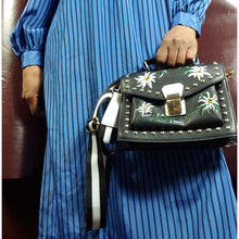 Load image into Gallery viewer, Online Vintage Shop, Vintage Clothing Boutique, Vintage, Women's Clothing, Seconhand, Distressed Vintage Designs, Sustainable Fashion