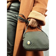 Load image into Gallery viewer, Online Vintage Shop, Vintage Clothing Boutique, Vintage, Women's Clothing, Seconhand, Distressed Vintage Designs, Sustainable Fashion