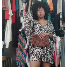 Load image into Gallery viewer, Online Vintage Shop, Vintage Clothing Boutique, Vintage, Women's Clothing, Seconhand, Distressed Vintage Designs, Sustainable Fashion