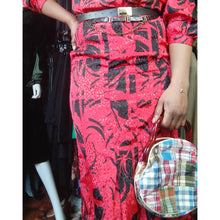 Load image into Gallery viewer, Online Vintage Shop, Vintage Clothing Boutique, Vintage, Women's Clothing, Seconhand, Distressed Vintage Designs, Sustainable Fashion