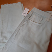 Load image into Gallery viewer, J brand - Wynne - High Rise - Crop - Straight Leg - Jeans