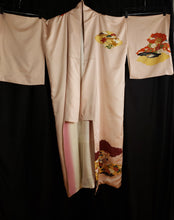 Load image into Gallery viewer, Online Vintage Shop, Vintage Clothing Boutique, Vintage, Women's Clothing, Seconhand, Distressed Vintage Designs, Sustainable Fashion