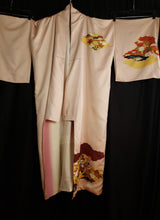 Load image into Gallery viewer, Online Vintage Shop, Vintage Clothing Boutique, Vintage, Women's Clothing, Seconhand, Distressed Vintage Designs, Sustainable Fashion