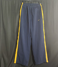 Load image into Gallery viewer, Online Vintage Shop, Vintage Clothing Boutique, Vintage, Women's Clothing, Seconhand, Distressed Vintage Designs, Sustainable Fashion