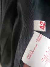 Load image into Gallery viewer, Online Vintage Shop, Vintage Clothing Boutique, Vintage, Women's Clothing, Seconhand, Distressed Vintage Designs, Sustainable Fashion