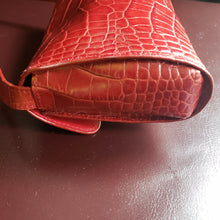 Load image into Gallery viewer, Online Vintage Shop, Vintage Clothing Boutique, Vintage, Women's Clothing, Seconhand, Distressed Vintage Designs, Sustainable Fashion