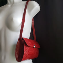 Load image into Gallery viewer, Online Vintage Shop, Vintage Clothing Boutique, Vintage, Women's Clothing, Seconhand, Distressed Vintage Designs, Sustainable Fashion