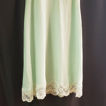 Load image into Gallery viewer, Online Vintage Shop, Vintage Clothing Boutique, Vintage, Women's Clothing, Seconhand, Distressed Vintage Designs, Sustainable Fashion