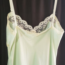 Load image into Gallery viewer, Online Vintage Shop, Vintage Clothing Boutique, Vintage, Women's Clothing, Seconhand, Distressed Vintage Designs, Sustainable Fashion