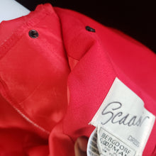 Load image into Gallery viewer, Online Vintage Shop, Vintage Clothing Boutique, Vintage, Women's Clothing, Seconhand, Distressed Vintage Designs, Sustainable Fashion