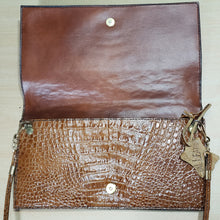 Load image into Gallery viewer, Online Vintage Shop, Vintage Clothing Boutique, Vintage, Women's Clothing, Seconhand, Distressed Vintage Designs, Sustainable Fashion