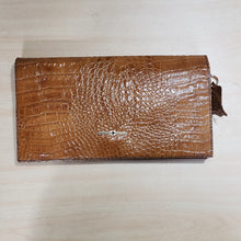 Load image into Gallery viewer, Online Vintage Shop, Vintage Clothing Boutique, Vintage, Women's Clothing, Seconhand, Distressed Vintage Designs, Sustainable Fashion