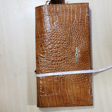 Load image into Gallery viewer, Online Vintage Shop, Vintage Clothing Boutique, Vintage, Women's Clothing, Seconhand, Distressed Vintage Designs, Sustainable Fashion