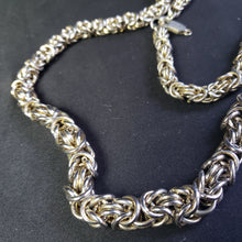 Load image into Gallery viewer, Online Vintage Shop, Vintage Clothing Boutique, Vintage, Women's Clothing, Seconhand, Distressed Vintage Designs, Sustainable Fashion