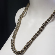 Load image into Gallery viewer, Online Vintage Shop, Vintage Clothing Boutique, Vintage, Women's Clothing, Seconhand, Distressed Vintage Designs, Sustainable Fashion