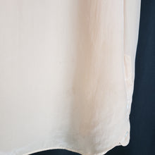 Load image into Gallery viewer, Online Vintage Shop, Vintage Clothing Boutique, Vintage, Women's Clothing, Seconhand, Distressed Vintage Designs, Sustainable Fashion