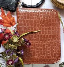 Load image into Gallery viewer, Online Vintage Shop, Vintage Clothing Boutique, Vintage, Women's Clothing, Seconhand, Distressed Vintage Designs, Sustainable Fashion