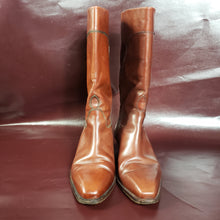 Load image into Gallery viewer, Online Vintage Shop, Vintage Clothing Boutique, Vintage, Women's Clothing, Seconhand, Distressed Vintage Designs, Sustainable Fashion