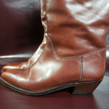 Load image into Gallery viewer, Online Vintage Shop, Vintage Clothing Boutique, Vintage, Women's Clothing, Seconhand, Distressed Vintage Designs, Sustainable Fashion