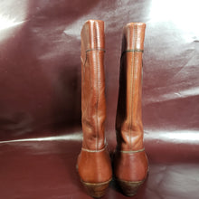 Load image into Gallery viewer, Online Vintage Shop, Vintage Clothing Boutique, Vintage, Women's Clothing, Seconhand, Distressed Vintage Designs, Sustainable Fashion